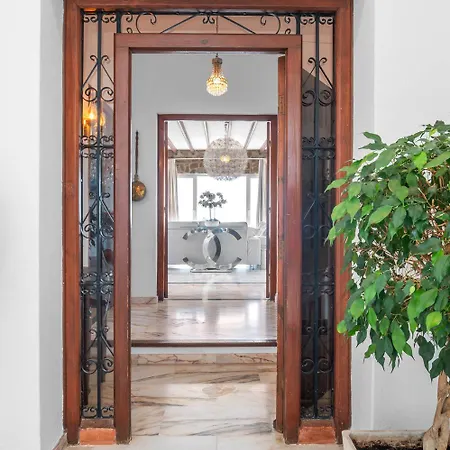 Casa Blanca Villa *