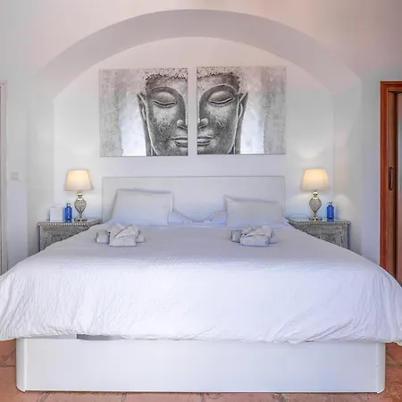 Casa Blanca Villa *